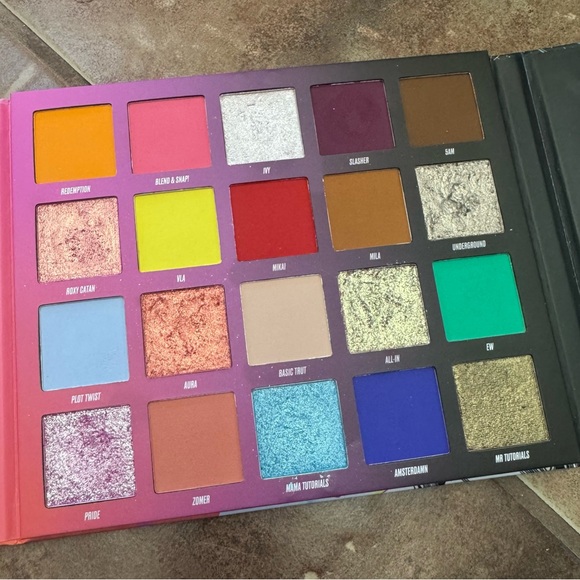Beauty Bay x NikkieTutorials pressed pigment eyeshadow makeup palette - Picture 3 of 5